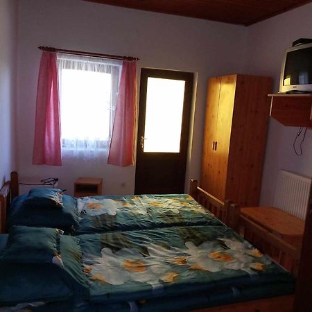 Апартаменты Zsuzsa Apartman Поросло Экстерьер фото